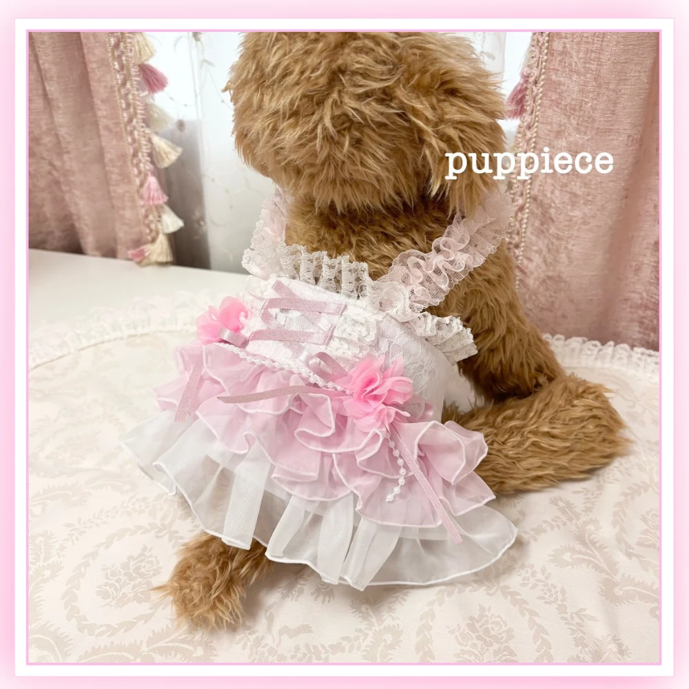 ピンクと白のシフォンのフリルがかわいい